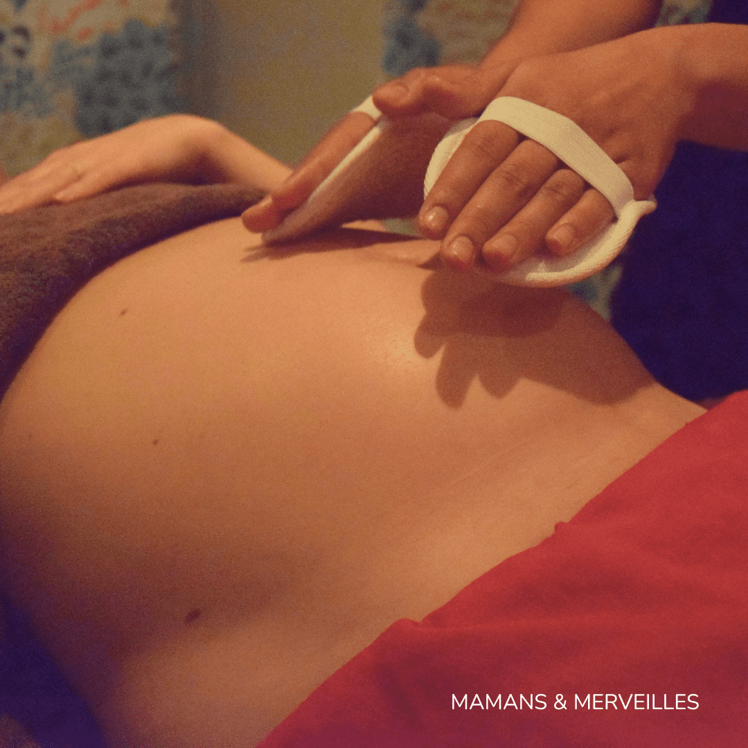 Photo d'une femme enceinte se faisant masser