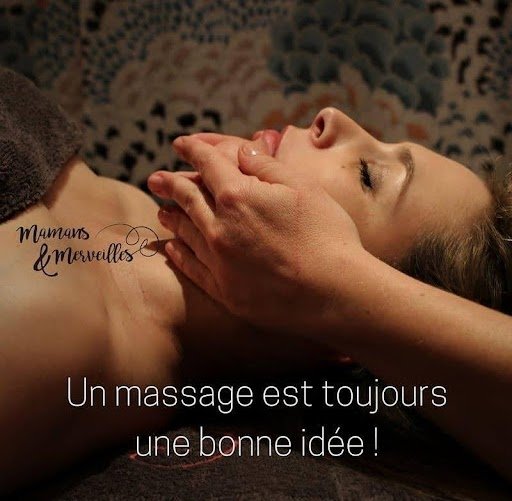 Photo d'une femme bénéficiant d'un massage du visage