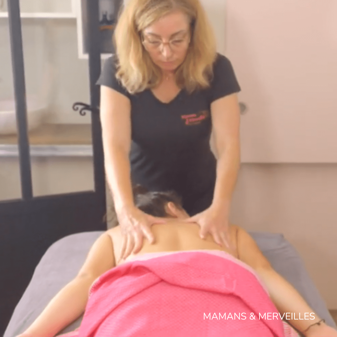 Photo du massage du visage d'une femme post accouchement