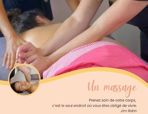 Photo d'une femme bénéficiant d'un massage à 4 mains