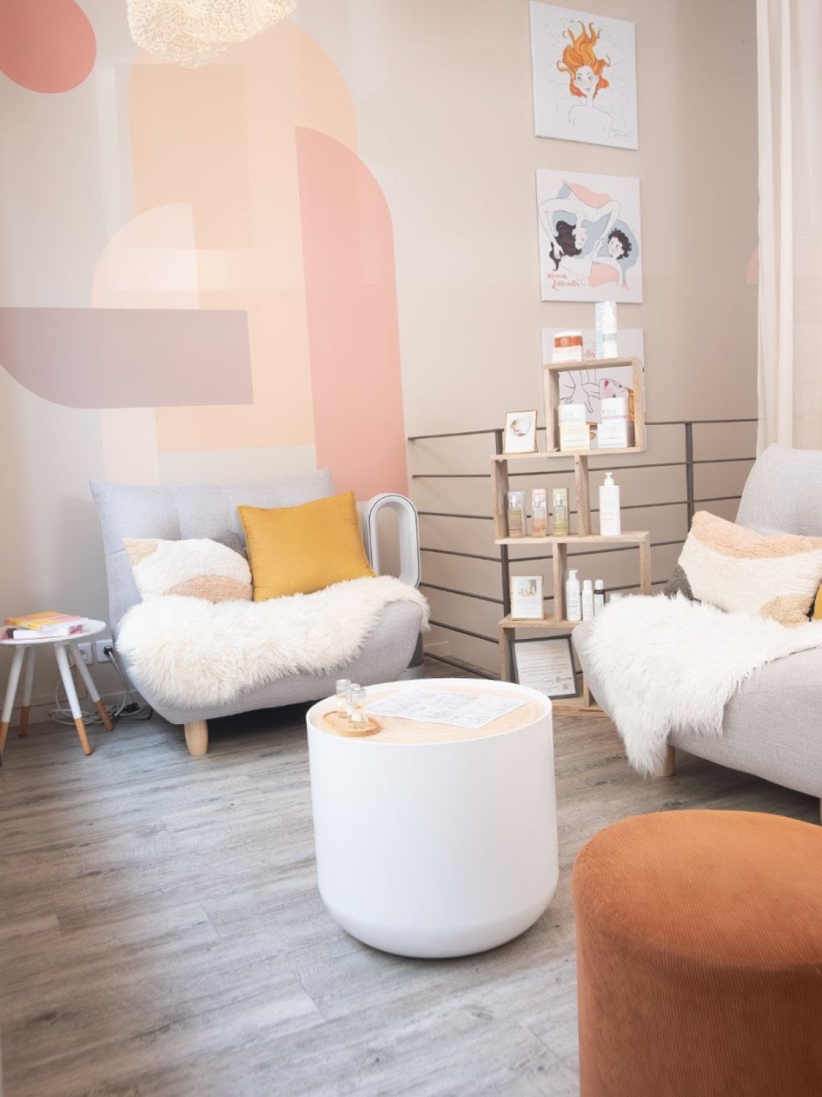 Photo de l'espace d'échange avant les soins du salon du 8ème